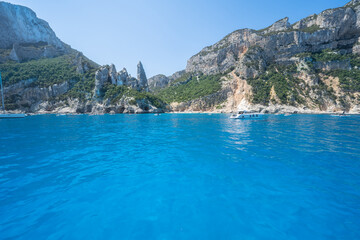 Naklejka premium Wschodnie wybrzeże Sardynii w pobliżu plaży Cala Goloritze, Włochy