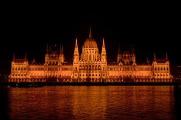 Fototapeta na wymiar Parliament of Budapest at night