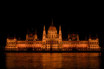 Fototapeta na wymiar Parliament of Budapest at night