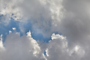 Obraz premium Niebo z chmurami.