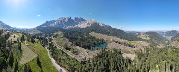 Il lago di Carezza e il Catinaccio