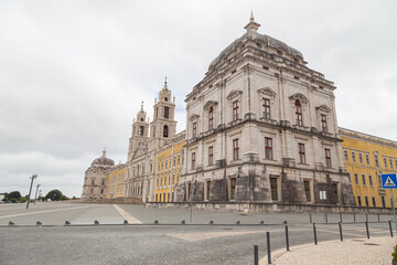 Obraz premium Palace of Mafra, Portugal. History landmark in cloud day
