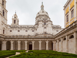 Obraz premium Palace of Mafra, Portugal. History landmark in cloud day