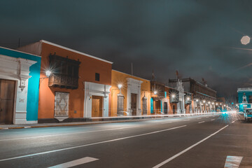 HERMOSO PAISAJE NOCTURNO DE TRUJILLO