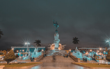 HERMOSO PAISAJE NOCTURNO DE TRUJILLO