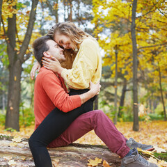 Fototapeta premium Happy young couple outdoors on a beautiful autumn day in the forest