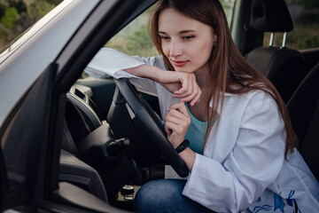Fototapeta na wymiar a beautiful young woman driving a grey car.