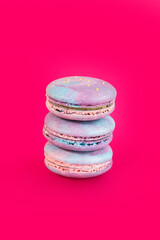 Różowa wieża z makaroników słodkich ciastek 