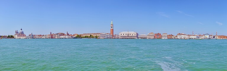 Fototapeta na wymiar Panoramic picture of the historic city of Venice taken from lagoon