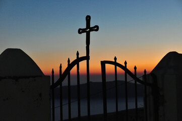 Il tramonto e la croce