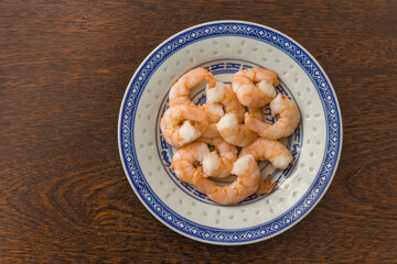 Peeled prawns served on a traditional chinese plate