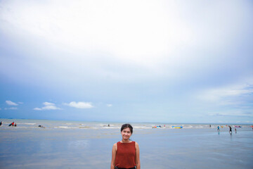 Fototapeta premium Blur Asian women wearing pink shirts and wooden hats are jumping with joy and freshness. On beach