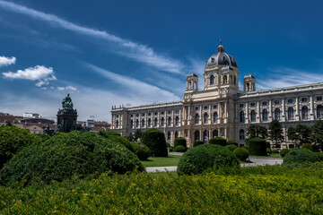 Obraz premium Historic Building Of The Museum Of Natural History Beneath The Sculpture And Memorial For Empress Maria Theresia In The Inner City Of Vienna In Austria
