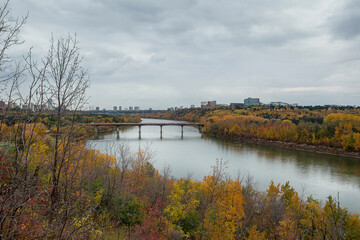 Fototapeta na wymiar autumn on the river with bridge