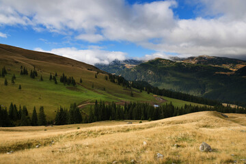 Fototapeta na wymiar Beautiful mountain landscape of Parang Mountains in Romania