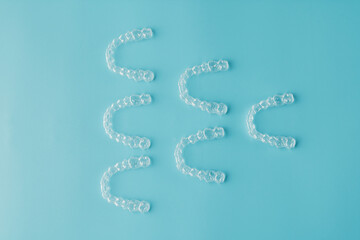 Transparent invisible dental aligners or braces aplicable for an orthodontic dental treatment