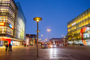 Fototapeta na wymiar Blue hour - amazing twilight in Hamburg - road to Main Station (Hauptbanhoff)
