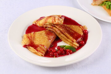Pancakes with currants and scrambled eggs with toasted bread