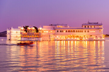 Obraz premium The Lake Palace initially called 'Jagniwas' was built between 1743-46 as winter palace by King Jagat Singh II (62nd successor of Mewar royal dynasty) located in Lake Pichola, Udaipur, Rajasthan.