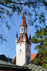 Obraz premium Old Town Hall (Altes Rathaus) building at Marienplatz in Munich, Germany