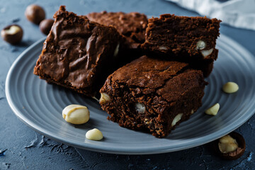 White chocolate chips macadamia brownie