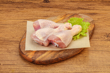 Raw chicken drumsticks for cooking