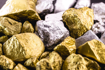 Fototapeta na wymiar nuggets of gold and silver piled up, precious stones used in the industry and jewelry. Concept of elux and wealth.