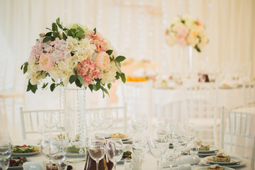 Flowers on the wedding table