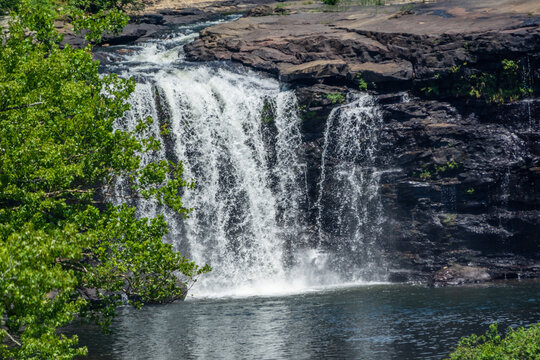 telephoto view of water flowing over Little River Falls in Little River Canyon National Preserve, Alabama, USA