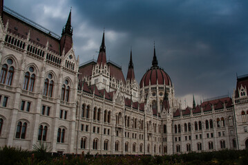 Fototapeta na wymiar hungarian parliament building in budapest