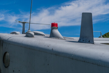 Obraz premium Radio antennas on antique airplane