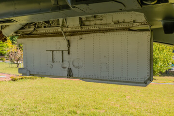 Retractable landing gear door
