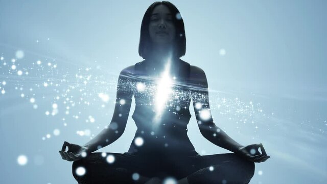 マインドフルネス　精神統一　瞑想をする女性