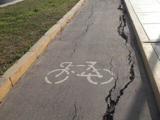 Ciclovía en mal estado