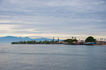 Fototapeta premium Calm, Pastel Colored Sunset by the sea, Lahaina, Maui, Hawai'i