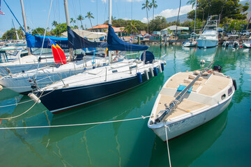 Obraz premium Sailing boat docking at the harbor