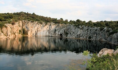 Fototapeta na wymiar sink hole, dragon eye lake in Rogoznica, Croatia