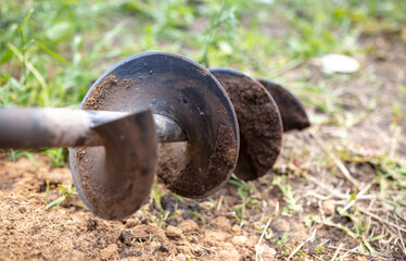 The device for drilling soil.
