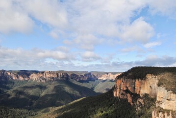 Fototapeta premium Blackheath view of the mountains on the sunny day with the clouds, blue Mountains National park, Australia 