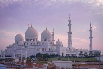 Fototapeta na wymiar grand mosque in abu dhabi - united arab emirates