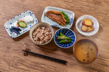 ごはんと味噌汁　Typical Japanese meal 