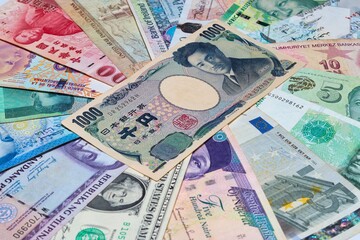 Japanese Yen with other world currency