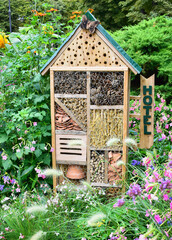 Caseta para insectos en unos jardines de Paris
