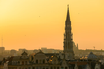 Naklejka premium Brussels / Belgium - 2020: Amazing summer sunset at Garden of the Mont des Arts square with view over the city centre and Grand Place