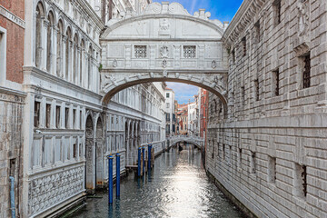 Fototapeta na wymiar View on the Ponte dei Sospiri in Venice during daytime