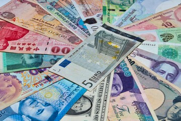 Obraz na płótnie Canvas EU Euro with other world currencies.