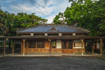 facade view of former zhulin station. the translation of the chinese text is Zhulin Station