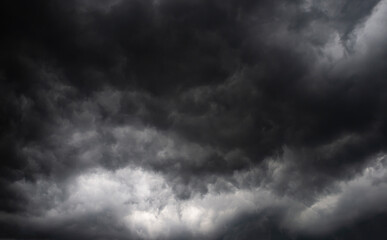 Obraz premium rain cloud, storm cloud before a thunder storm Background.