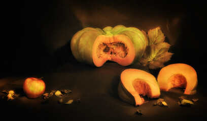 Zucca con mela e foglie autunnali bella composizione di fine art