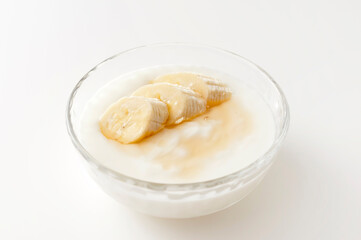 ヨーグルトバナナ シロップがけ